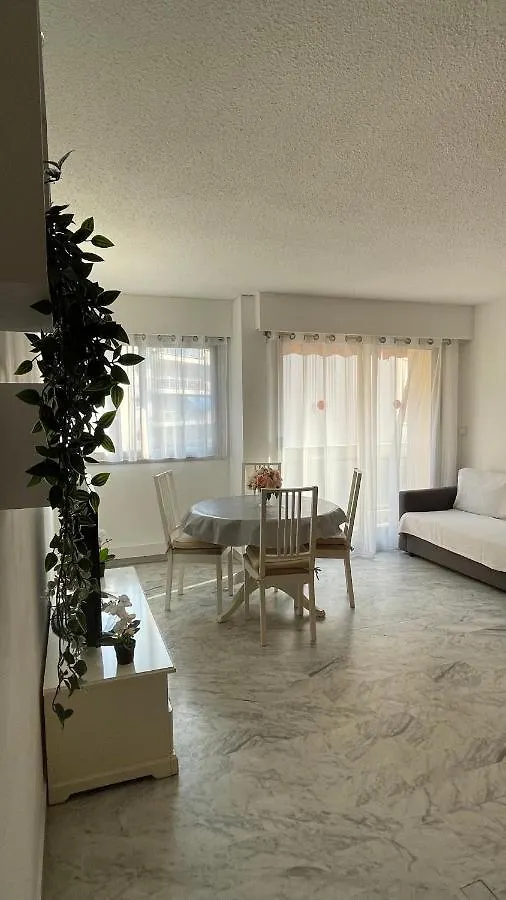 Apartment Juan Les Pins, T2 Cosy Et Confortable, Avec Parking En Sous-Sol, Proche Plages Et Commerces Antibes